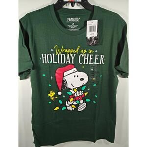 Peanuts Snoopy Wrapped Up In Holiday Cheer Men's Size Large Green T-Shirt NWT